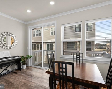 16154 Bowery Street - Photo Thumbnail 12