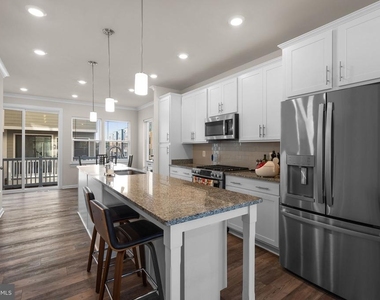 16154 Bowery Street - Photo Thumbnail 8
