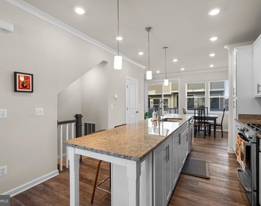 16154 Bowery Street - Photo Thumbnail 6