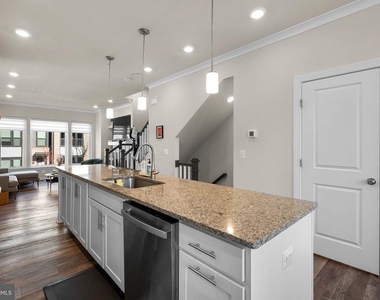 16154 Bowery Street - Photo Thumbnail 7