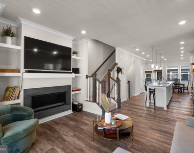 16154 Bowery Street - Photo Thumbnail 2