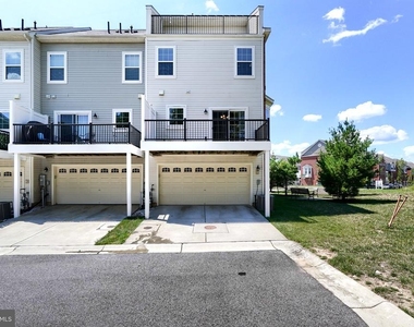 8016 Blue Stream Drive - Photo Thumbnail 3