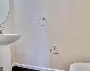 8016 Blue Stream Drive - Photo Thumbnail 13