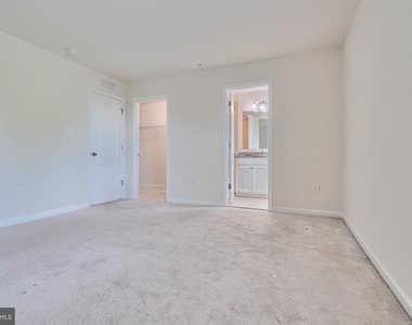 8016 Blue Stream Drive - Photo Thumbnail 20
