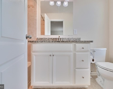8016 Blue Stream Drive - Photo Thumbnail 21