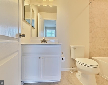 8016 Blue Stream Drive - Photo Thumbnail 26