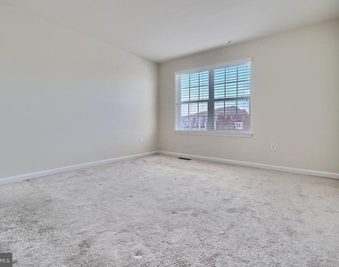 8016 Blue Stream Drive - Photo Thumbnail 15