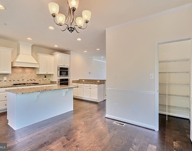 8016 Blue Stream Drive - Photo Thumbnail 12