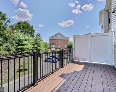 8016 Blue Stream Drive - Photo Thumbnail 14