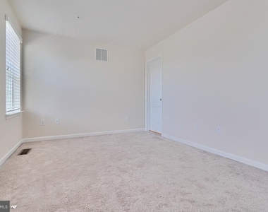 8016 Blue Stream Drive - Photo Thumbnail 24