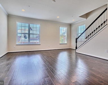 8016 Blue Stream Drive - Photo Thumbnail 7