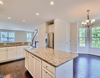 8016 Blue Stream Drive - Photo Thumbnail 10