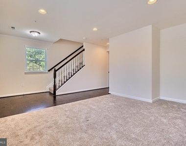 8016 Blue Stream Drive - Photo Thumbnail 5