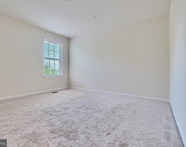 8016 Blue Stream Drive - Photo Thumbnail 19