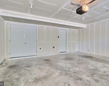 8016 Blue Stream Drive - Photo Thumbnail 2
