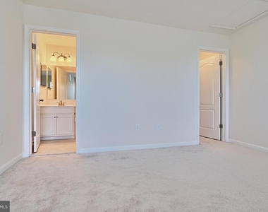 8016 Blue Stream Drive - Photo Thumbnail 25