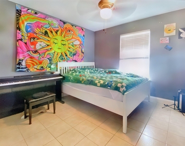 1149 Mira Loma Ln - Photo Thumbnail 6