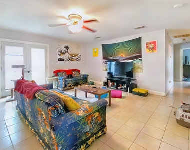 1149 Mira Loma Ln - Photo Thumbnail 3