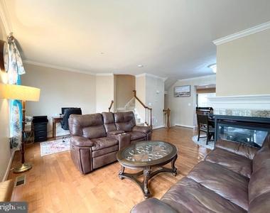9661 Atterbury Lane - Photo Thumbnail 6