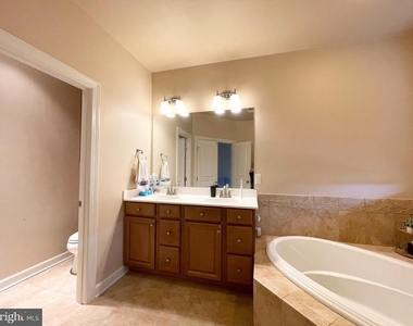 9661 Atterbury Lane - Photo Thumbnail 21