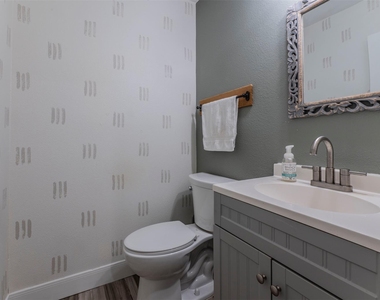 2126 River Hollow Dr - Photo Thumbnail 15