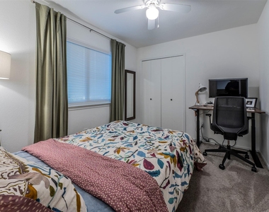2126 River Hollow Dr - Photo Thumbnail 14