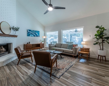2126 River Hollow Dr - Photo Thumbnail 4