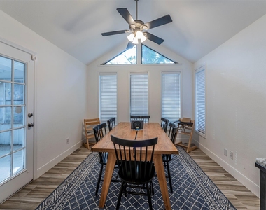 2126 River Hollow Dr - Photo Thumbnail 16