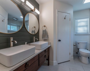2126 River Hollow Dr - Photo Thumbnail 10