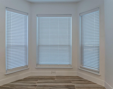 2126 River Hollow Dr - Photo Thumbnail 7