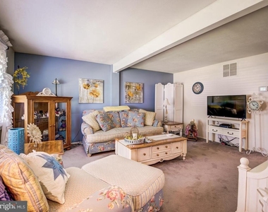 12390 Boncrest Drive - Photo Thumbnail 2