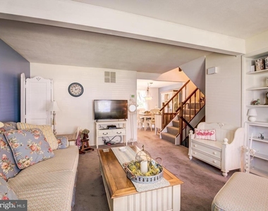 12390 Boncrest Drive - Photo Thumbnail 3