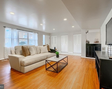 3645 Glengyle Avenue - Photo Thumbnail 3