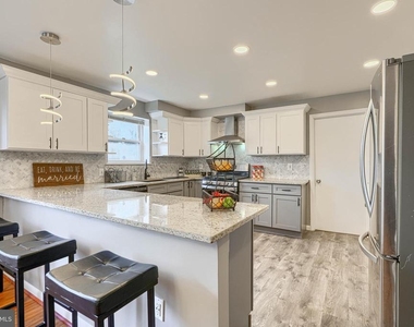 3645 Glengyle Avenue - Photo Thumbnail 6
