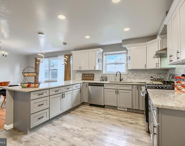 3645 Glengyle Avenue - Photo Thumbnail 5