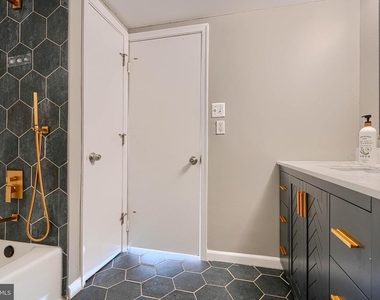 3645 Glengyle Avenue - Photo Thumbnail 7