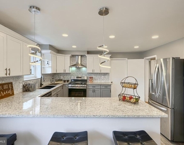3645 Glengyle Avenue - Photo Thumbnail 8