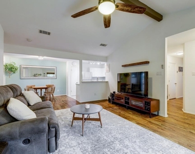 6002 Baton Rouge Dr - Photo Thumbnail 3