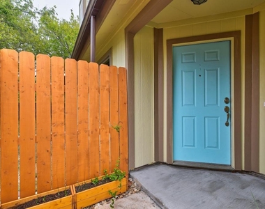 6002 Baton Rouge Dr - Photo Thumbnail 2