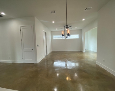 1916 Webberville Rd - Photo Thumbnail 8