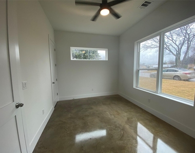 1916 Webberville Rd - Photo Thumbnail 10