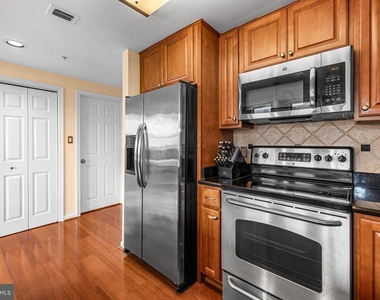 1000 Fell Street - Photo Thumbnail 9