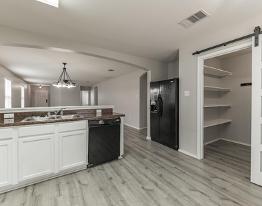 105 Pullman Place Blvd - Photo Thumbnail 16