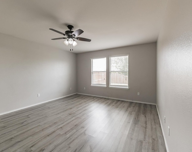 105 Pullman Place Blvd - Photo Thumbnail 7