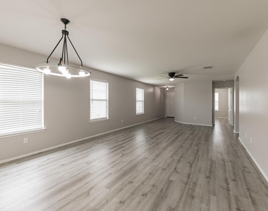 105 Pullman Place Blvd - Photo Thumbnail 11