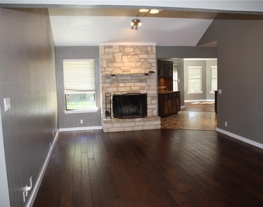 309 Juniper Dr - Photo Thumbnail 4