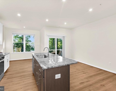 1102 Thomas Trail - Photo Thumbnail 16