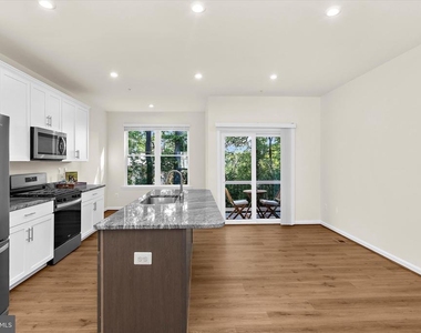 1102 Thomas Trail - Photo Thumbnail 19