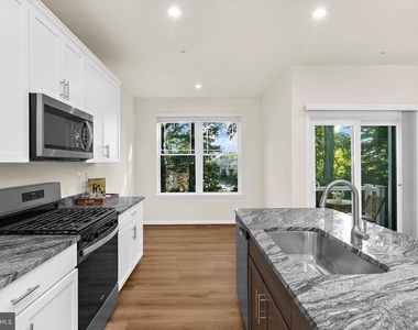 1102 Thomas Trail - Photo Thumbnail 17
