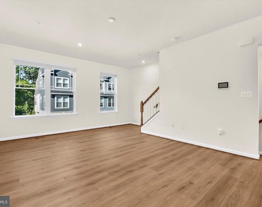 1102 Thomas Trail - Photo Thumbnail 24